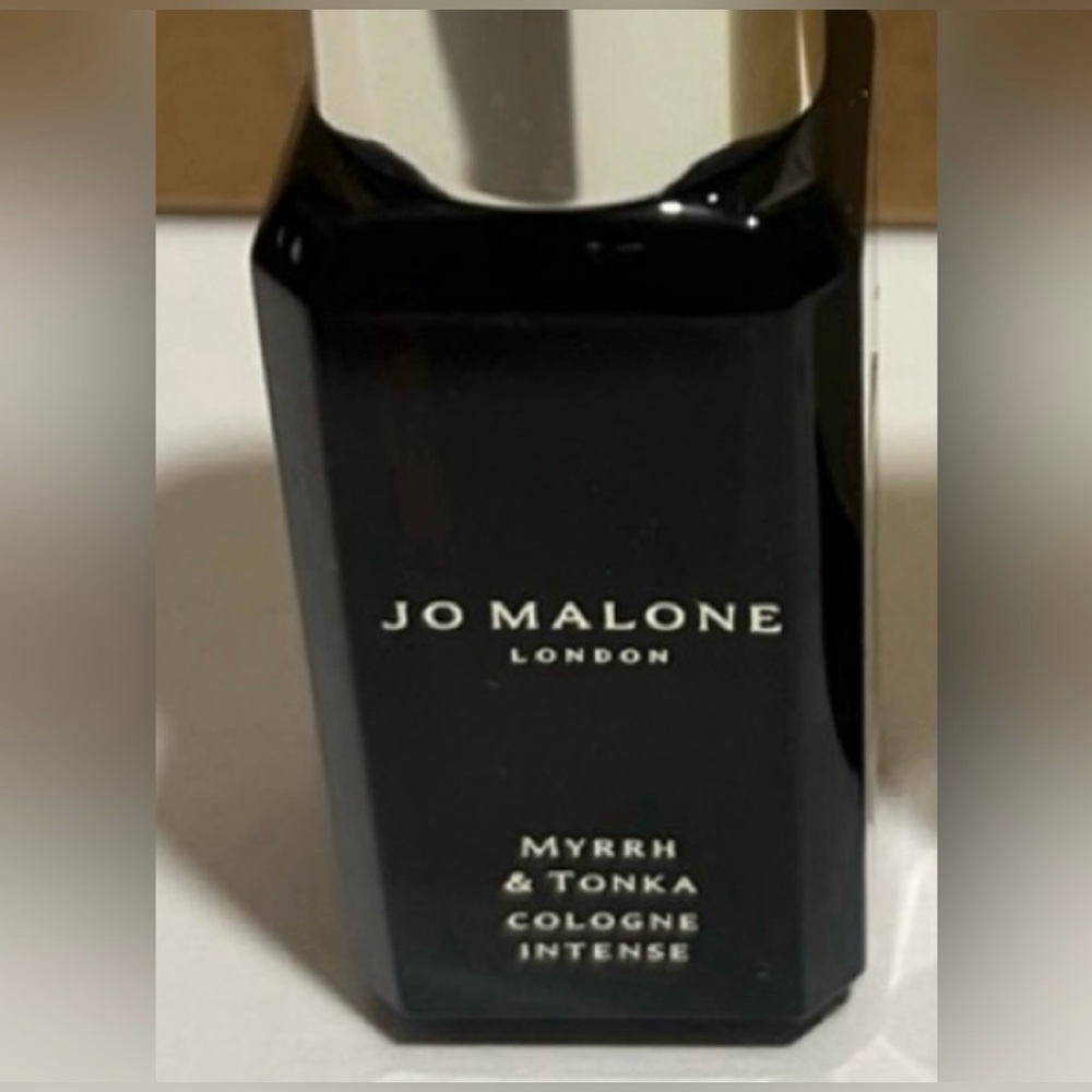 Myrrh & Tonka in Black Bottle